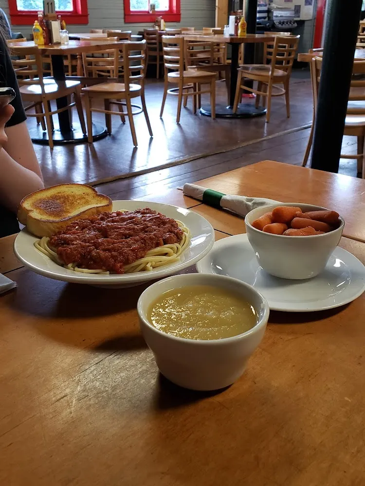 Spaghetti and Veges with Garlic Toast